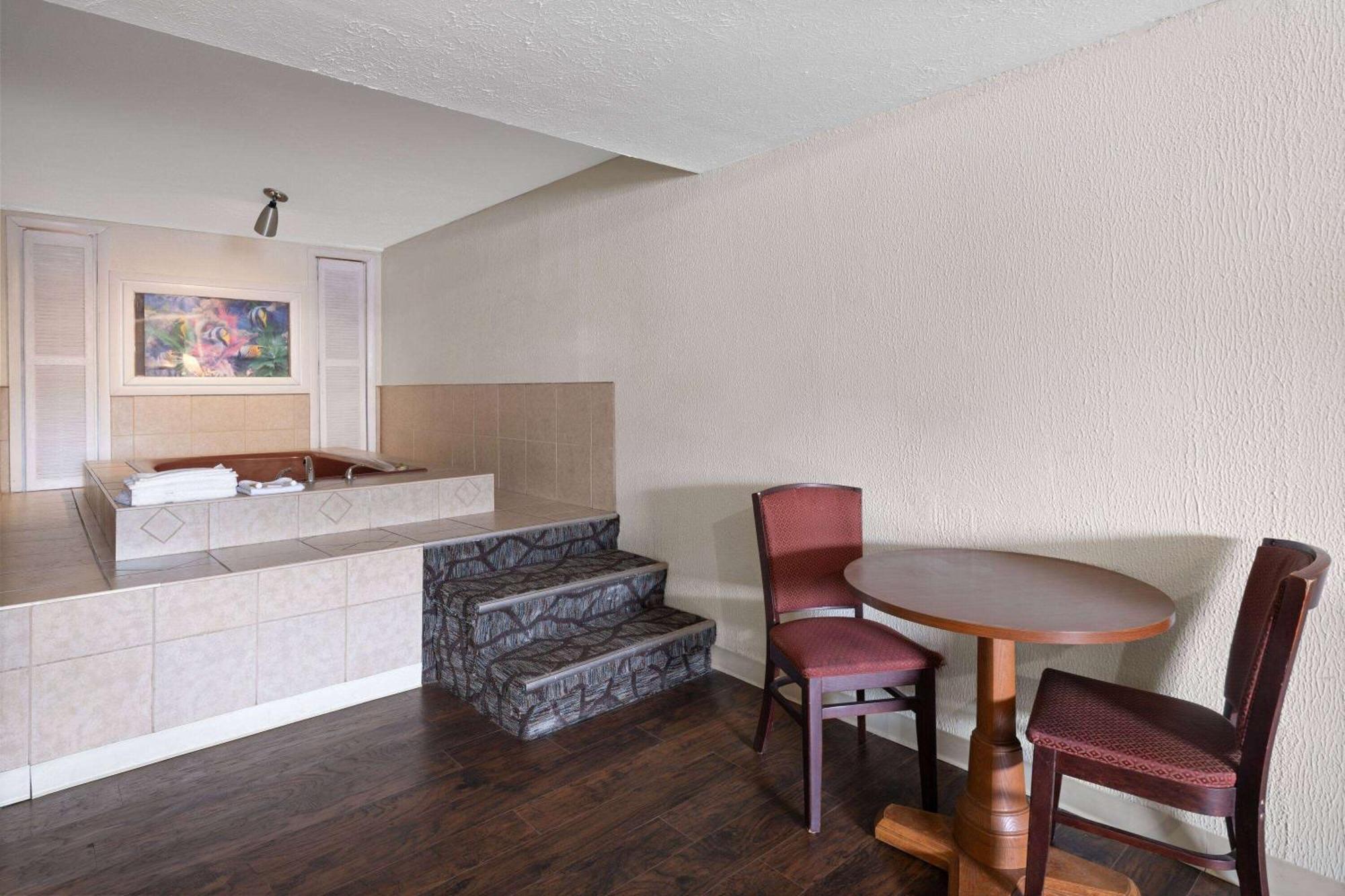 Super 8 By Wyndham Youngstown Girard Exterior foto